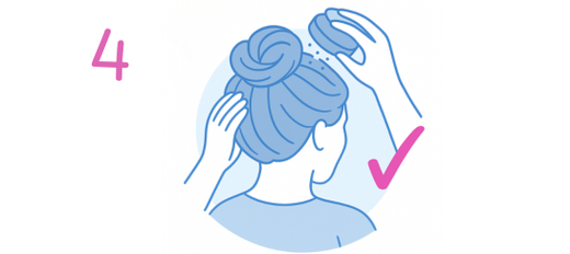 Illustration of a person with a bun having powder sprinkled on their scalp by another, with a pink number 4 on the left and a pink checkmark on the right.